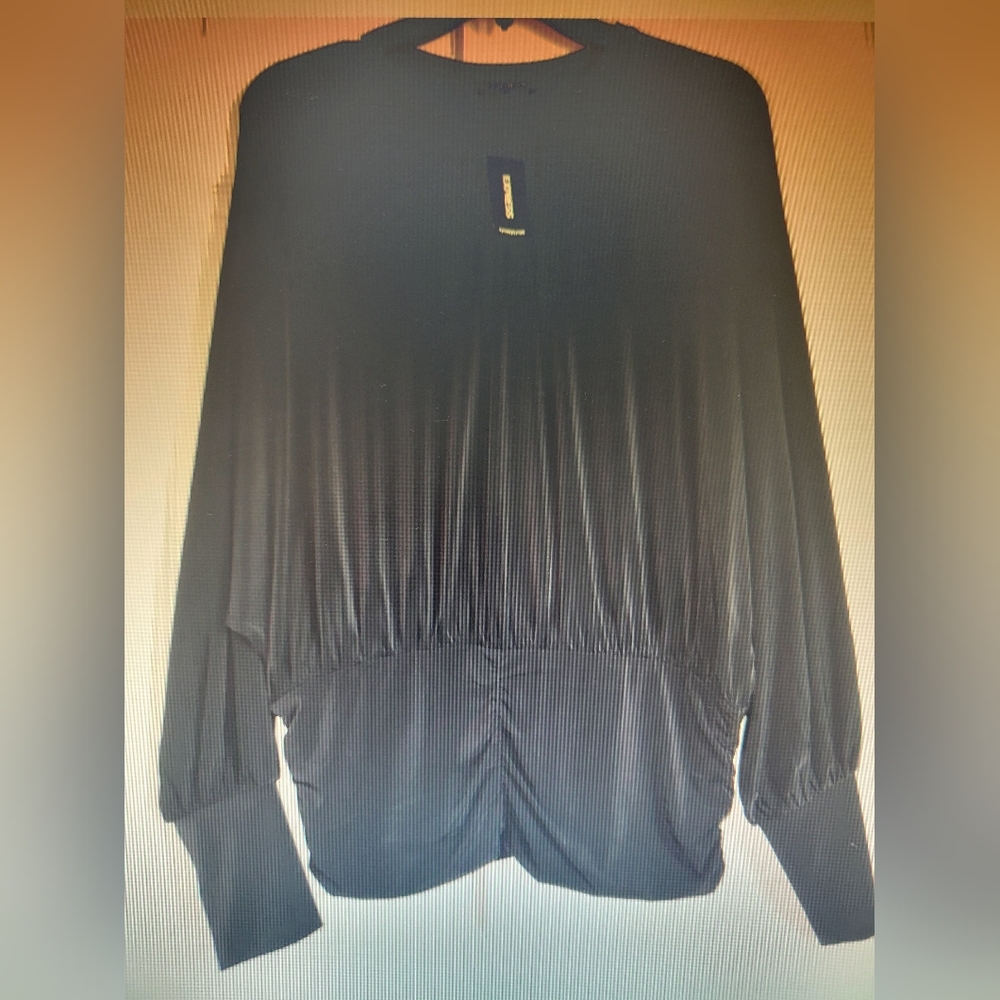 EXPRESS Ruched banded bottom dolman sleeve top in black size Medium